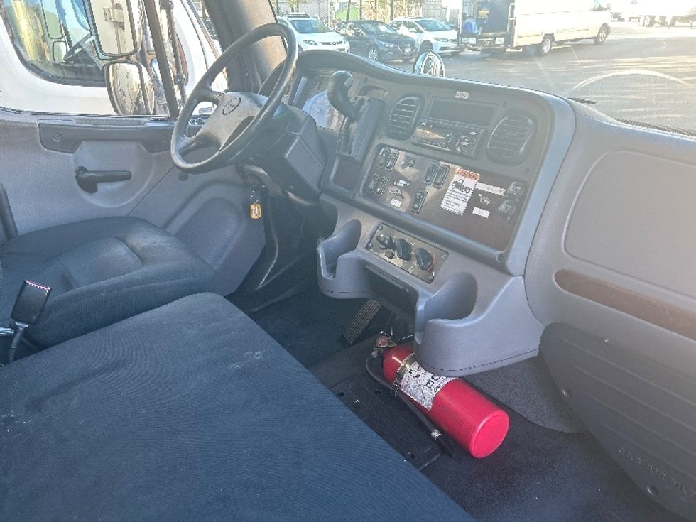 Medium Duty Box Truck-Light and Medium Duty Trucks-Freightliner-2019-M2-Delta-BC-272,933\n\t\tkm-$ 65,750 - Image 22