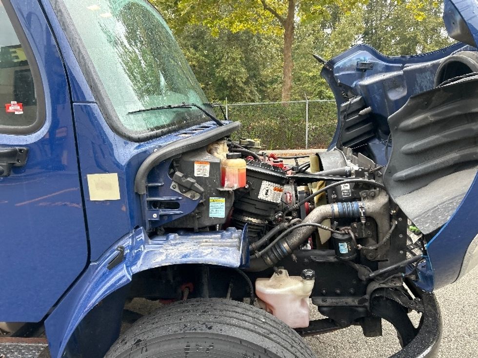 Medium Duty Box Truck-Light and Medium Duty Trucks-Freightliner-2019-M2-Delta-BC-272,933\n\t\tkm-$ 65,750 - Image 23