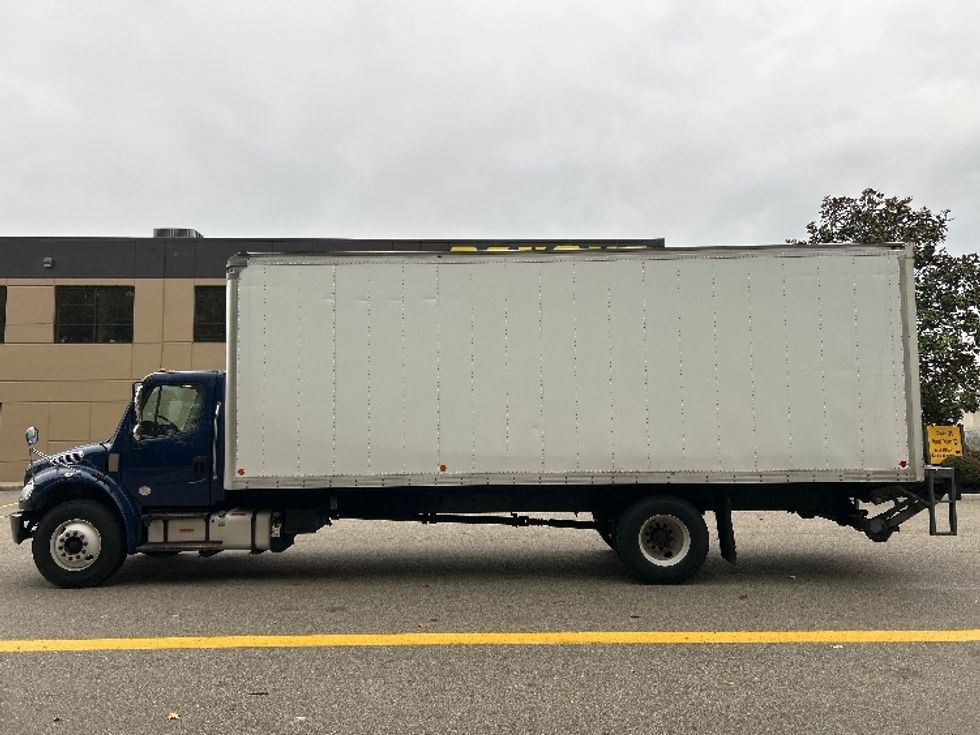 Medium Duty Box Truck-Light and Medium Duty Trucks-Freightliner-2019-M2-Delta-BC-272,933\n\t\tkm-$ 65,750 - Image 4
