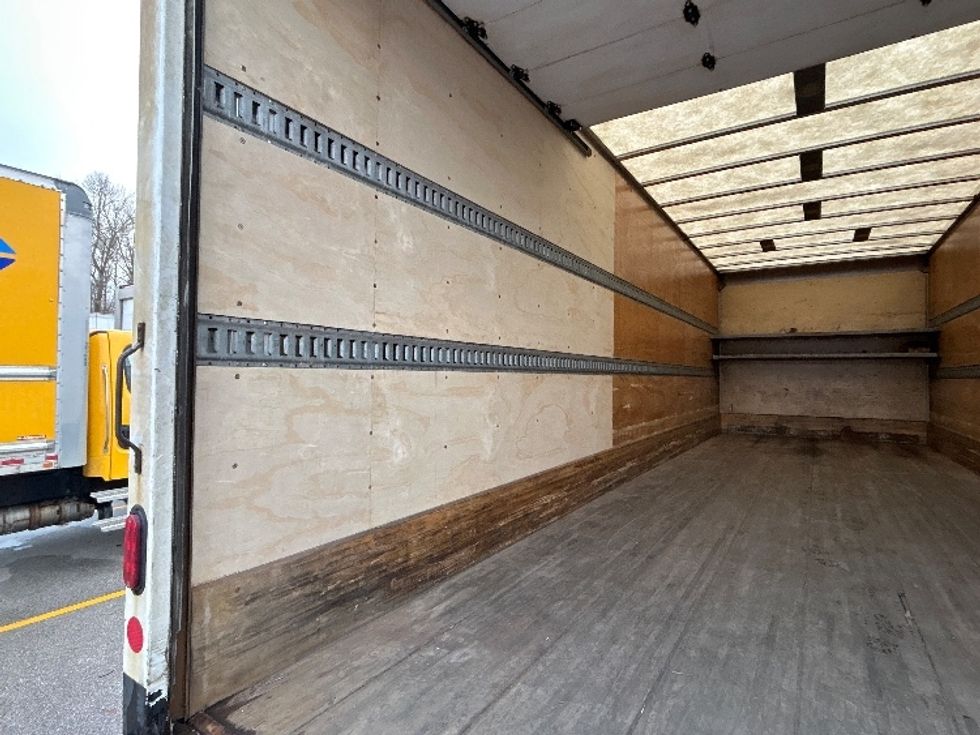 Medium Duty Box Truck-Light and Medium Duty Trucks-Freightliner-2019-M2-Delta-BC-357,042\n\t\tkm-$ 63,000 - Image 11