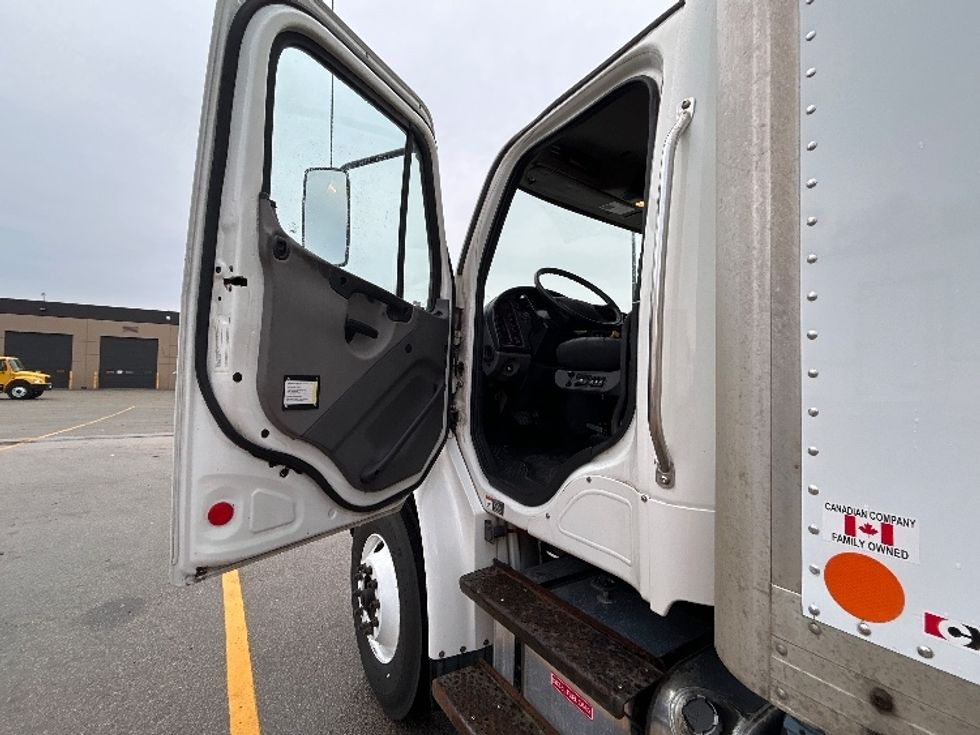 Medium Duty Box Truck-Light and Medium Duty Trucks-Freightliner-2019-M2-Delta-BC-357,042\n\t\tkm-$ 63,000 - Image 16