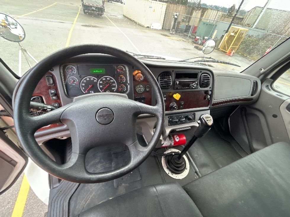 Medium Duty Box Truck-Light and Medium Duty Trucks-Freightliner-2019-M2-Delta-BC-357,042\n\t\tkm-$ 63,000 - Image 18