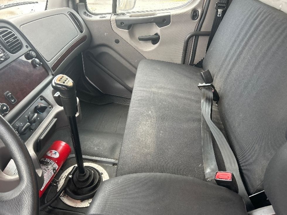 Medium Duty Box Truck-Light and Medium Duty Trucks-Freightliner-2019-M2-Delta-BC-357,042\n\t\tkm-$ 63,000 - Image 19