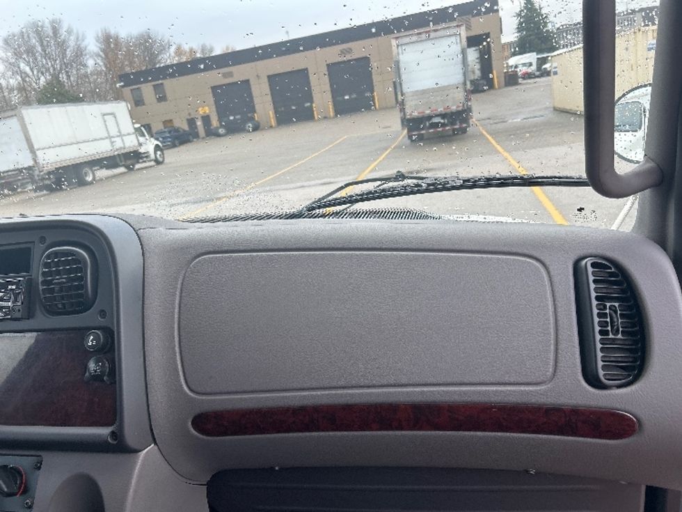 Medium Duty Box Truck-Light and Medium Duty Trucks-Freightliner-2019-M2-Delta-BC-357,042\n\t\tkm-$ 63,000 - Image 21