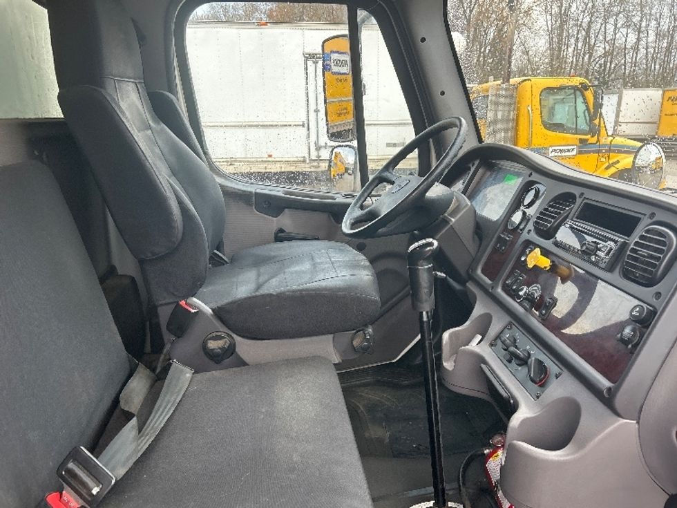 Medium Duty Box Truck-Light and Medium Duty Trucks-Freightliner-2019-M2-Delta-BC-357,042\n\t\tkm-$ 63,000 - Image 22