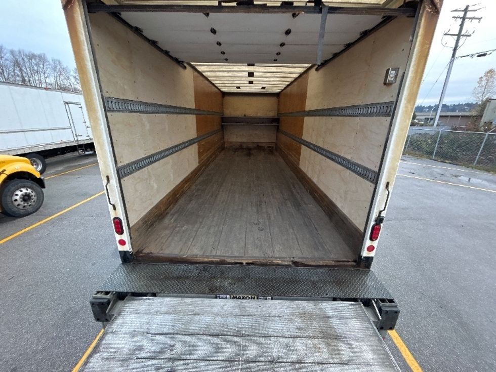 Medium Duty Box Truck-Light and Medium Duty Trucks-Freightliner-2019-M2-Delta-BC-357,042\n\t\tkm-$ 63,000 - Image 8