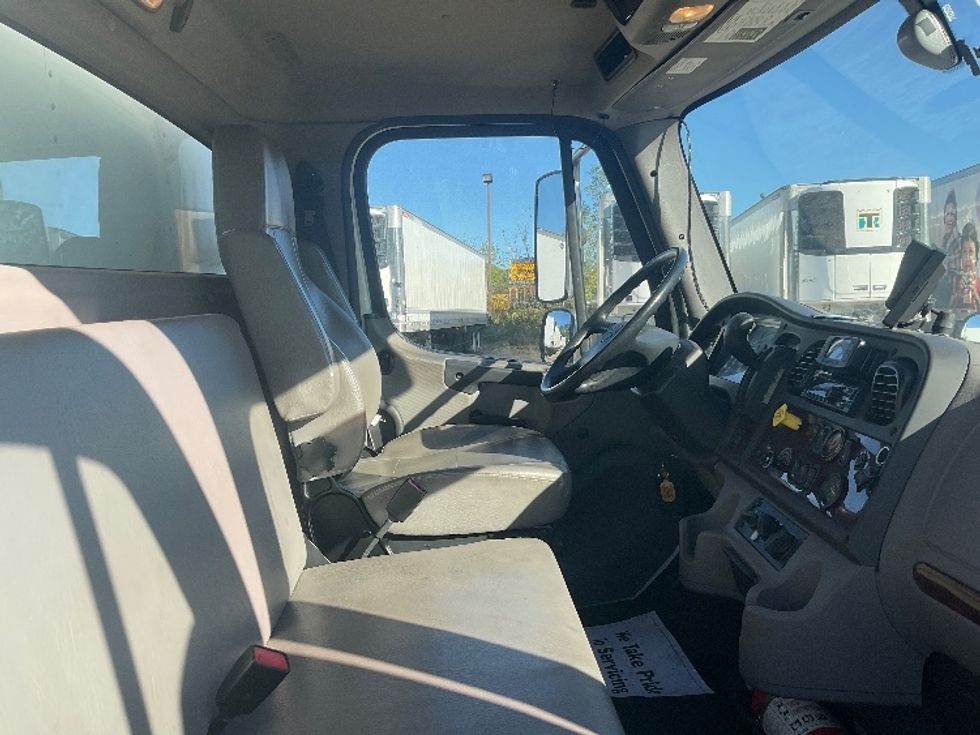 Medium Duty Box Truck-Light and Medium Duty Trucks-Freightliner-2019-M2-East Chicago-IN-107,430\n\t\tmiles-$ 59,250 - Image 22