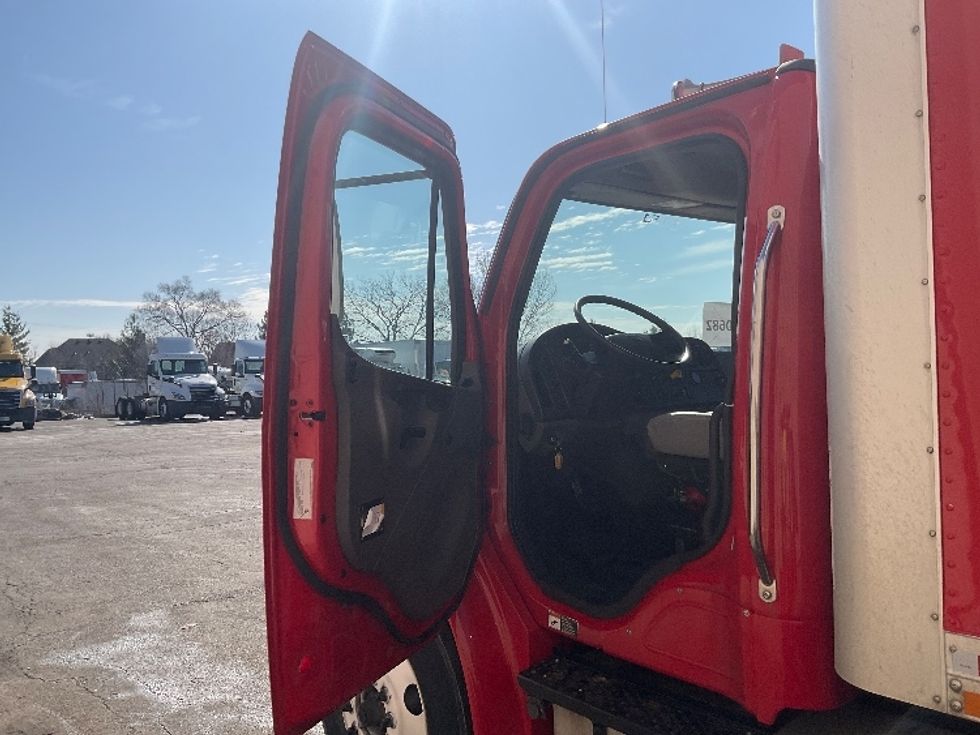 Medium Duty Box Truck-Light and Medium Duty Trucks-Freightliner-2019-M2-East Chicago-IN-189,432\n\t\tmiles-$ 31,500 - Image 15