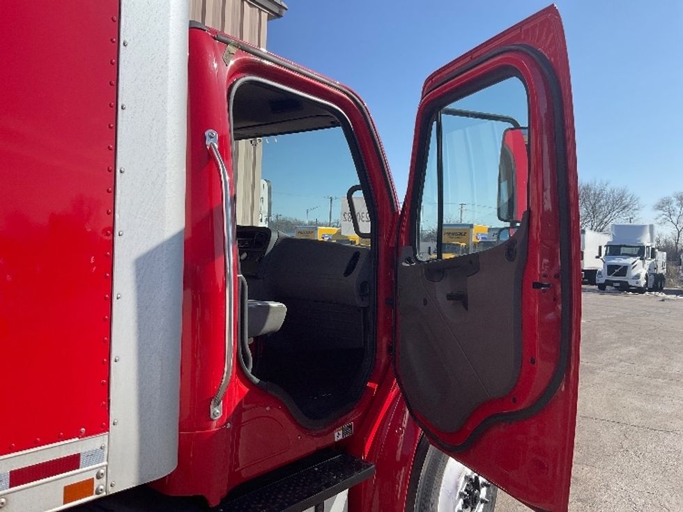 Medium Duty Box Truck-Light and Medium Duty Trucks-Freightliner-2019-M2-East Chicago-IN-189,432\n\t\tmiles-$ 31,500 - Image 19