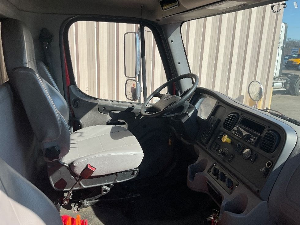 Medium Duty Box Truck-Light and Medium Duty Trucks-Freightliner-2019-M2-East Chicago-IN-189,432\n\t\tmiles-$ 31,500 - Image 21