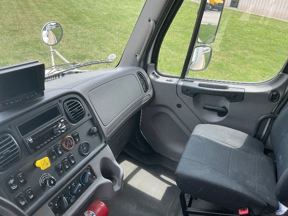 Medium Duty Box Truck-Light and Medium Duty Trucks-Freightliner-2019-M2-East Chicago-IN-281,904\n\t\tmiles-$ 21,500 - Image 18