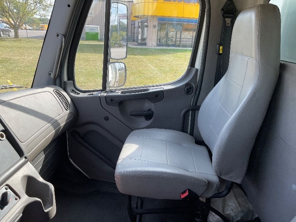 Medium Duty Box Truck-Light and Medium Duty Trucks-Freightliner-2019-M2-East Chicago-IN-89,314\n\t\tmiles-$ 61,500 - Image 18