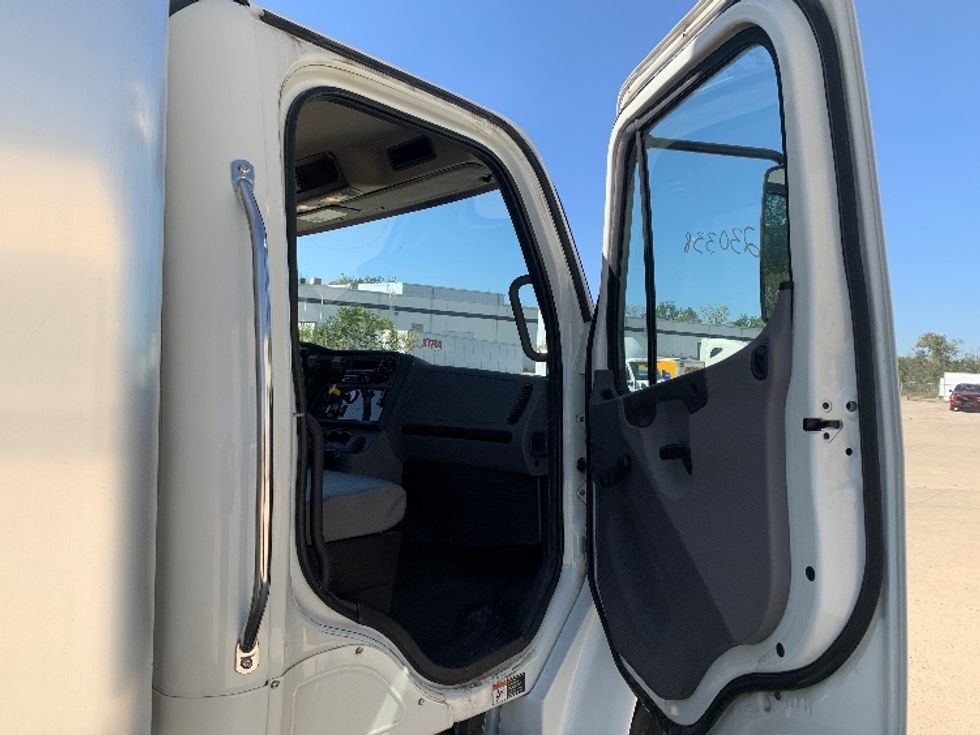 Medium Duty Box Truck-Light and Medium Duty Trucks-Freightliner-2019-M2-East Liberty-OH-171,223\n\t\tmiles-$ 53,000 - Image 20