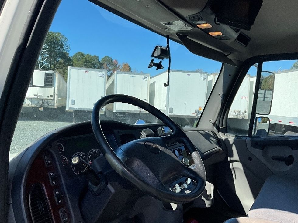 Medium Duty Box Truck-Light and Medium Duty Trucks-Freightliner-2019-M2-Eden-MD-121,979\n\t\tmiles-$ 46,000 - Image 17