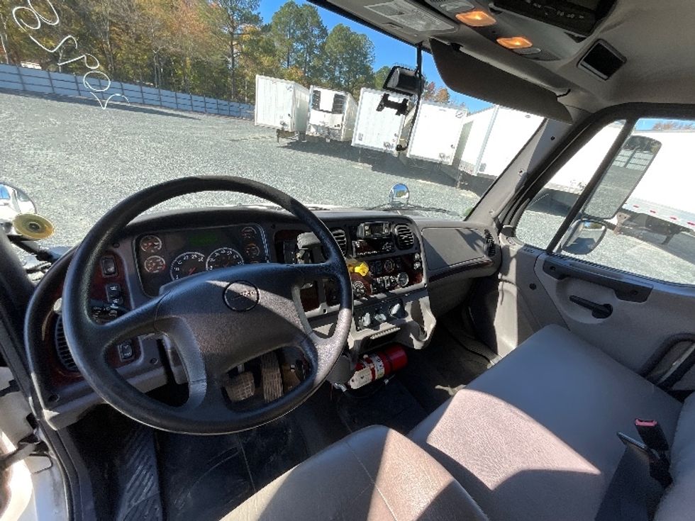 Medium Duty Box Truck-Light and Medium Duty Trucks-Freightliner-2019-M2-Eden-MD-121,979\n\t\tmiles-$ 46,000 - Image 18