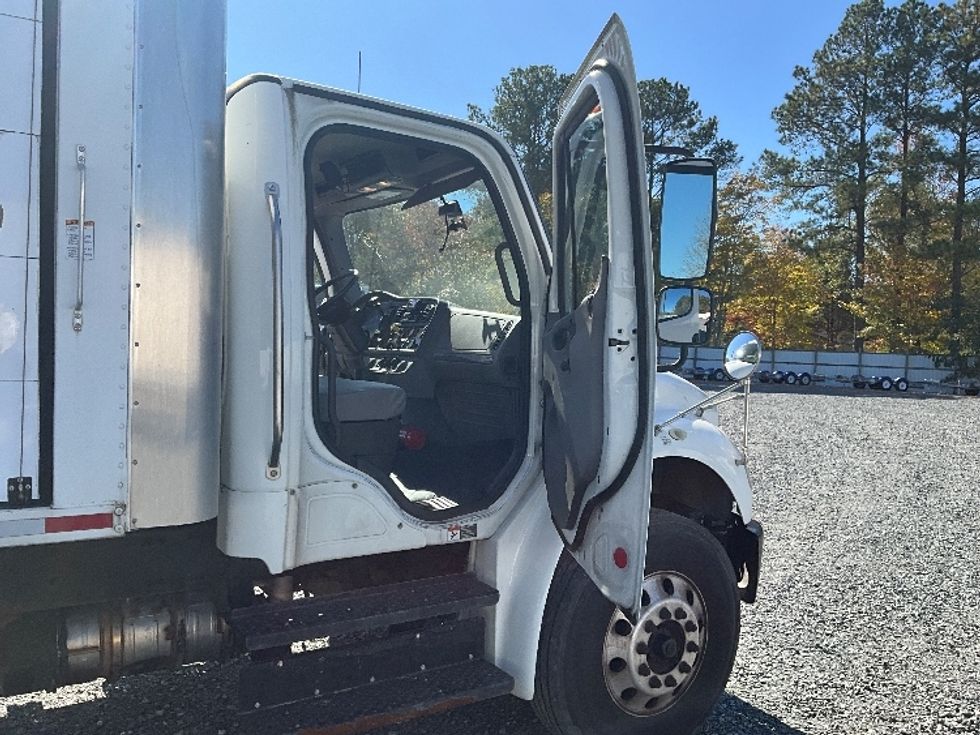 Medium Duty Box Truck-Light and Medium Duty Trucks-Freightliner-2019-M2-Eden-MD-121,979\n\t\tmiles-$ 46,000 - Image 20