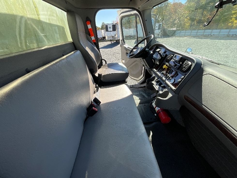 Medium Duty Box Truck-Light and Medium Duty Trucks-Freightliner-2019-M2-Eden-MD-121,979\n\t\tmiles-$ 46,000 - Image 22