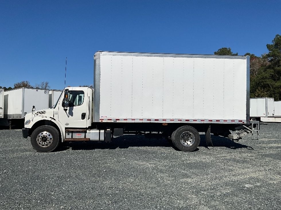 Medium Duty Box Truck-Light and Medium Duty Trucks-Freightliner-2019-M2-Eden-MD-121,979\n\t\tmiles-$ 46,000 - Image 4