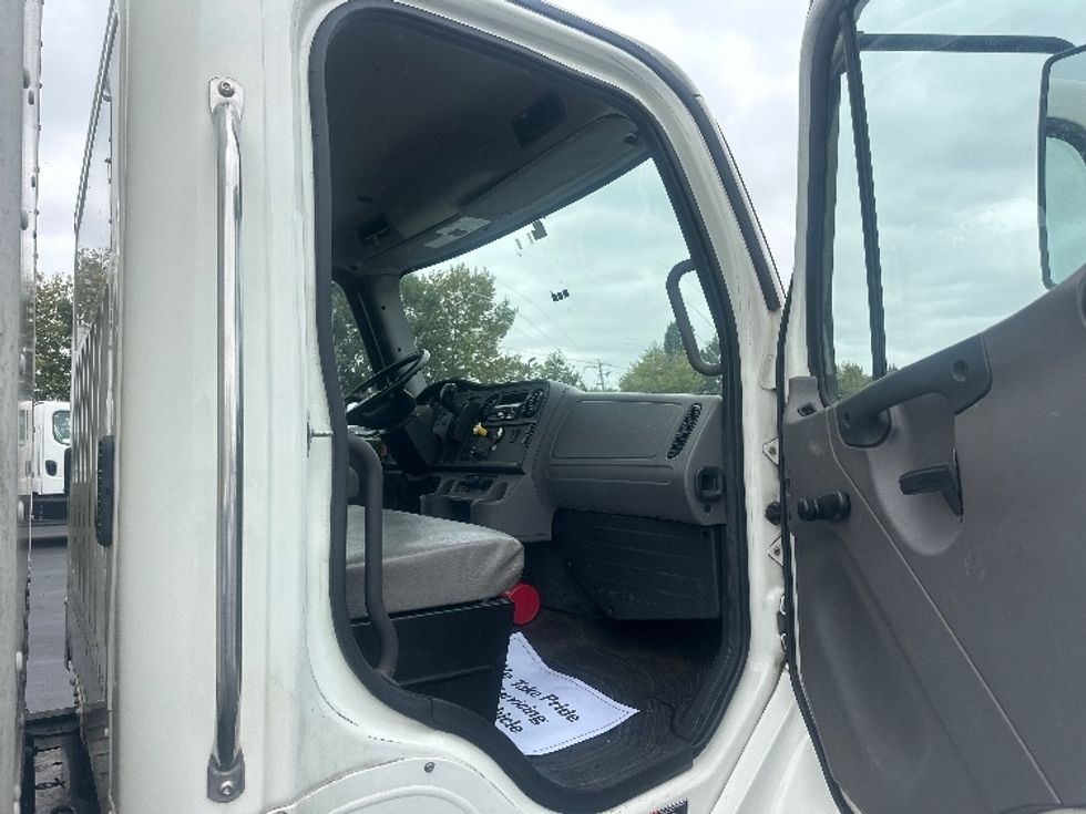 Medium Duty Box Truck-Light and Medium Duty Trucks-Freightliner-2019-M2-Eden-MD-123,410\n\t\tmiles-$ 55,750 - Image 20