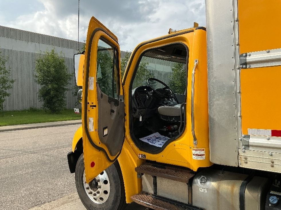 Medium Duty Box Truck-Light and Medium Duty Trucks-Freightliner-2019-M2-Edmonton-AB-296,998\n\t\tkm-$ 59,000 - Image 16