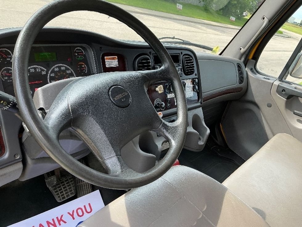 Medium Duty Box Truck-Light and Medium Duty Trucks-Freightliner-2019-M2-Edmonton-AB-296,998\n\t\tkm-$ 59,000 - Image 17