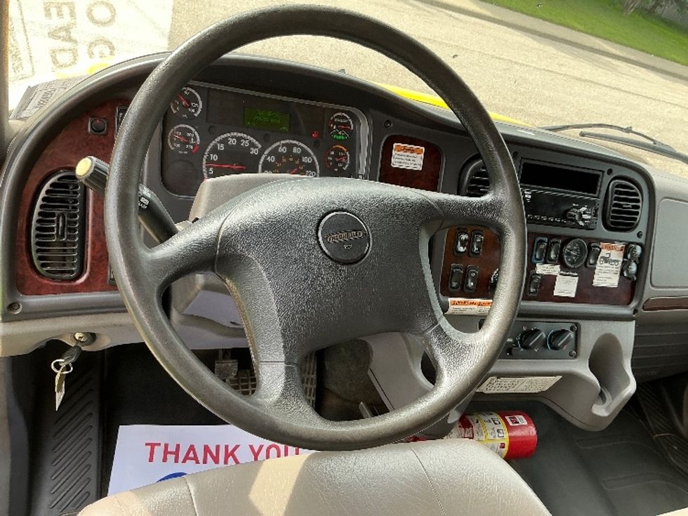 Medium Duty Box Truck-Light and Medium Duty Trucks-Freightliner-2019-M2-Edmonton-AB-296,998\n\t\tkm-$ 59,000 - Image 18