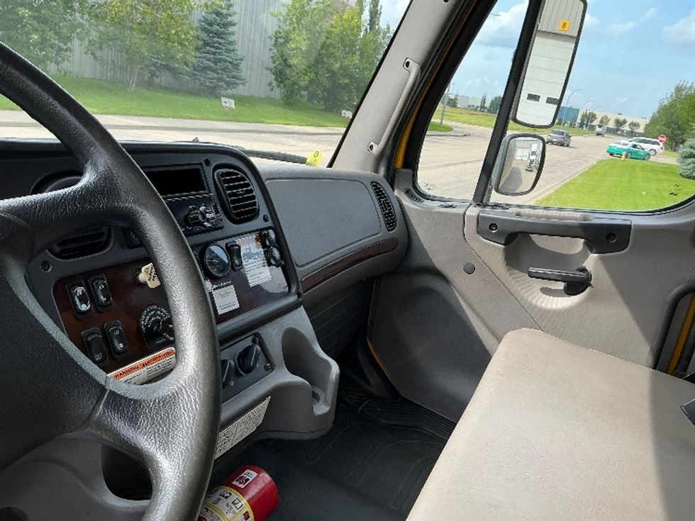 Medium Duty Box Truck-Light and Medium Duty Trucks-Freightliner-2019-M2-Edmonton-AB-296,998\n\t\tkm-$ 59,000 - Image 19