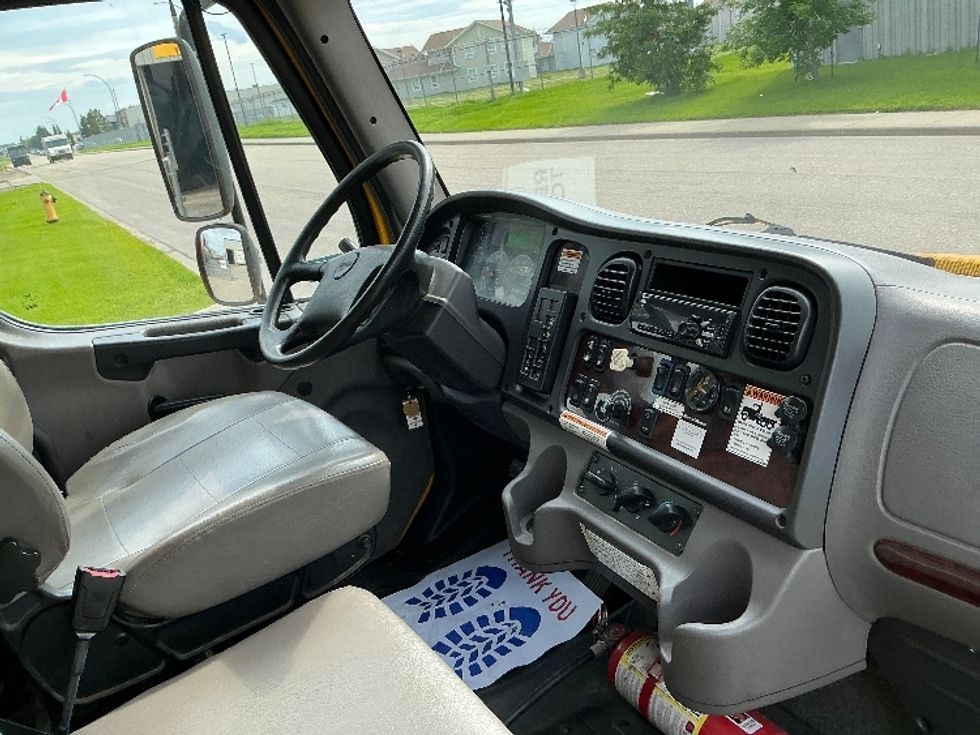 Medium Duty Box Truck-Light and Medium Duty Trucks-Freightliner-2019-M2-Edmonton-AB-296,998\n\t\tkm-$ 59,000 - Image 22