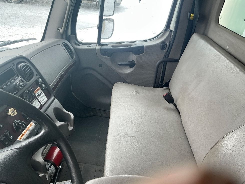 Medium Duty Box Truck-Light and Medium Duty Trucks-Freightliner-2019-M2-Edmonton-AB-327,832\n\t\tkm-$ 58,750 - Image 19