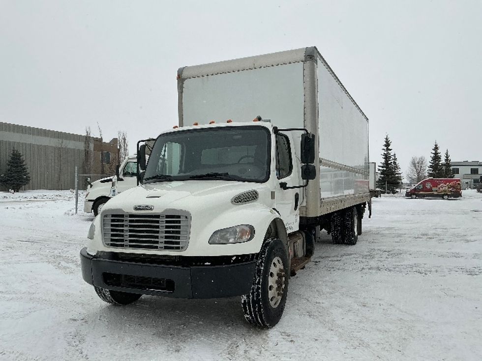 Medium Duty Box Truck-Light and Medium Duty Trucks-Freightliner-2019-M2-Edmonton-AB-327,832\n\t\tkm-$ 58,750 - Image 3