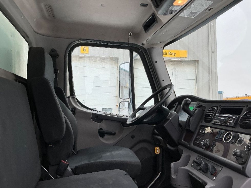 Medium Duty Box Truck-Light and Medium Duty Trucks-Freightliner-2019-M2-Edmonton-AB-373,013\n\t\tkm-$ 54,750 - Image 22