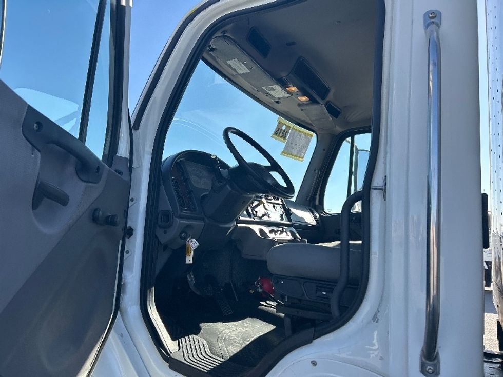 Medium Duty Box Truck-Light and Medium Duty Trucks-Freightliner-2019-M2-El Paso-TX-202,436\n\t\tmiles-$ 44,500 - Image 16