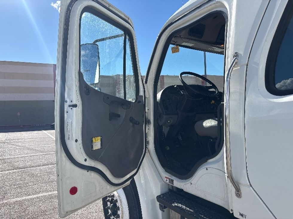Medium Duty Box Truck-Light and Medium Duty Trucks-Freightliner-2019-M2-El Paso-TX-217,673\n\t\tmiles-$ 51,750 - Image 16