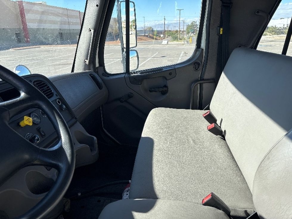 Medium Duty Box Truck-Light and Medium Duty Trucks-Freightliner-2019-M2-El Paso-TX-217,673\n\t\tmiles-$ 51,750 - Image 19