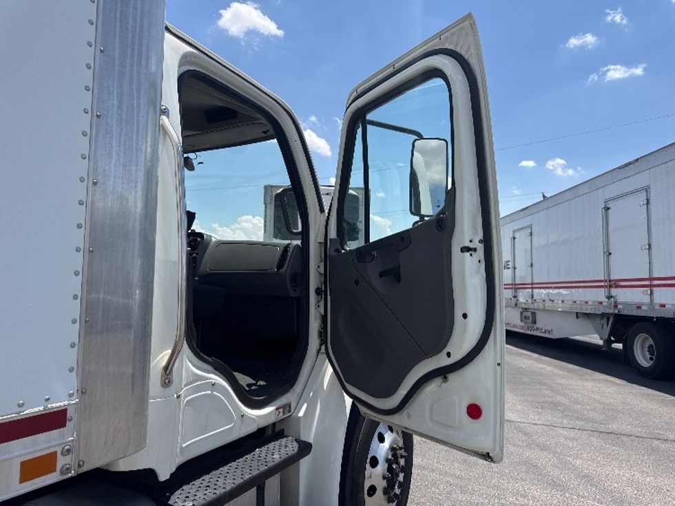 Medium Duty Box Truck-Light and Medium Duty Trucks-Freightliner-2019-M2-El Paso-TX-253,862\n\t\tmiles-$ 32,750 - Image 20