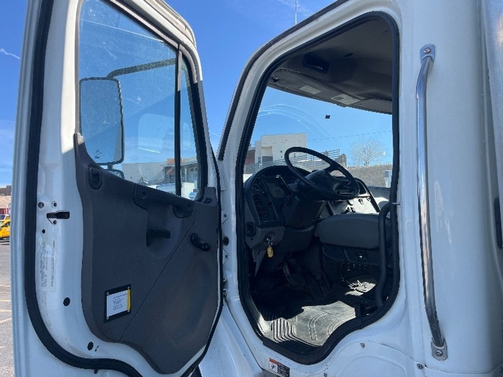 Medium Duty Box Truck-Light and Medium Duty Trucks-Freightliner-2019-M2-El Paso-TX-277,207\n\t\tmiles-$ 35,500 - Image 16