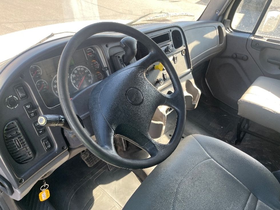 Medium Duty Box Truck-Light and Medium Duty Trucks-Freightliner-2019-M2-El Paso-TX-277,207\n\t\tmiles-$ 35,500 - Image 17