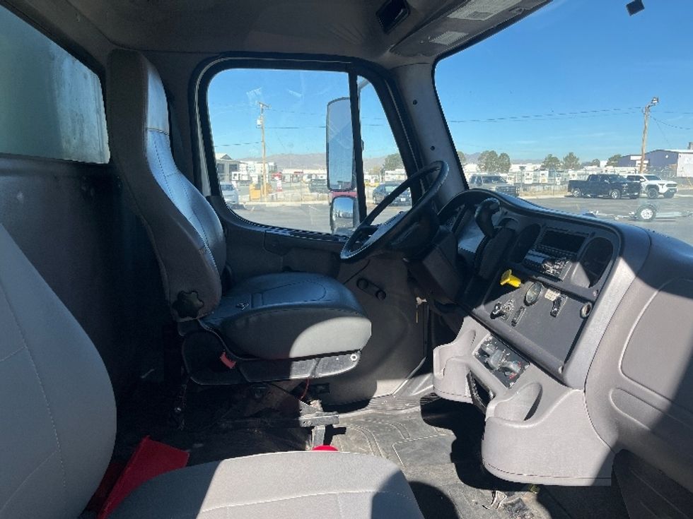 Medium Duty Box Truck-Light and Medium Duty Trucks-Freightliner-2019-M2-El Paso-TX-277,207\n\t\tmiles-$ 35,500 - Image 22