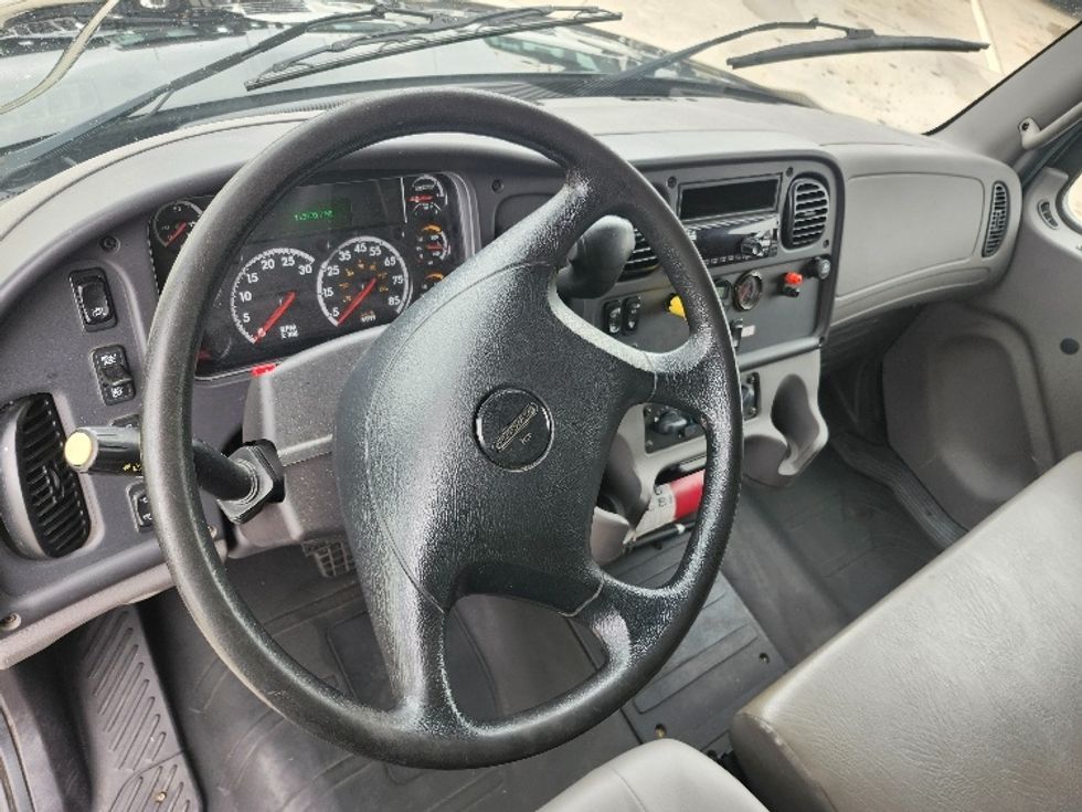 Medium Duty Box Truck-Light and Medium Duty Trucks-Freightliner-2019-M2-Elkhart-IN-113,700\n\t\tmiles-$ 55,000 - Image 17