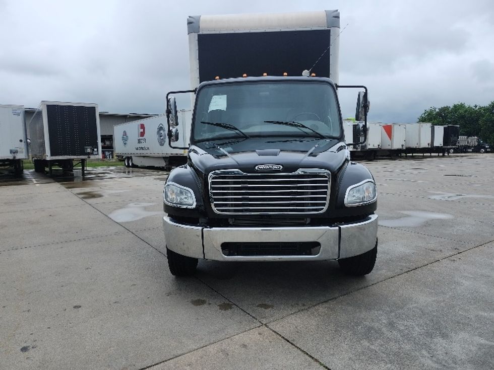 Medium Duty Box Truck-Light and Medium Duty Trucks-Freightliner-2019-M2-Elkhart-IN-113,700\n\t\tmiles-$ 55,000 - Image 2