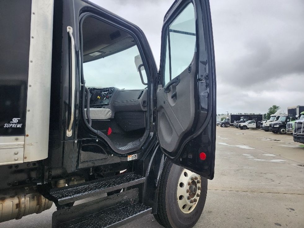 Medium Duty Box Truck-Light and Medium Duty Trucks-Freightliner-2019-M2-Elkhart-IN-113,700\n\t\tmiles-$ 55,000 - Image 20