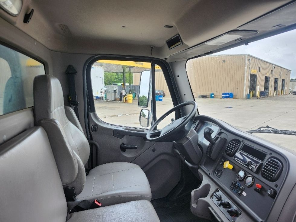Medium Duty Box Truck-Light and Medium Duty Trucks-Freightliner-2019-M2-Elkhart-IN-113,700\n\t\tmiles-$ 55,000 - Image 22
