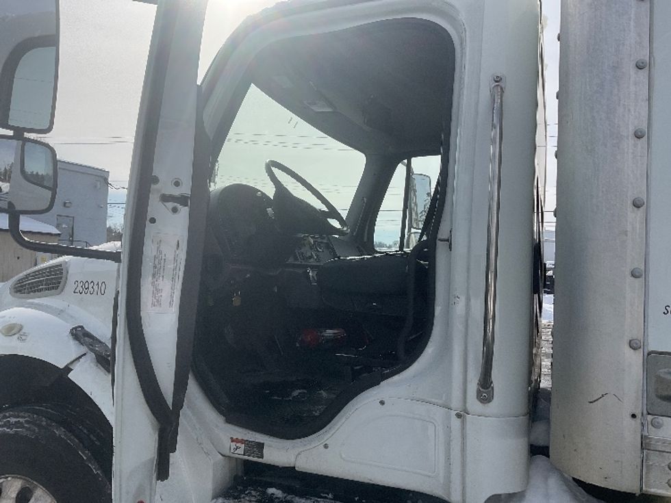Medium Duty Box Truck-Light and Medium Duty Trucks-Freightliner-2019-M2-Elmsford-NY-266,250\n\t\tmiles-$ 27,500 - Image 16