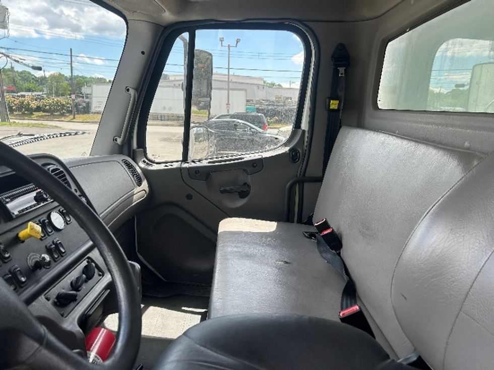 Medium Duty Box Truck-Light and Medium Duty Trucks-Freightliner-2019-M2-Elmsford-NY-266,250\n\t\tmiles-$ 27,500 - Image 17