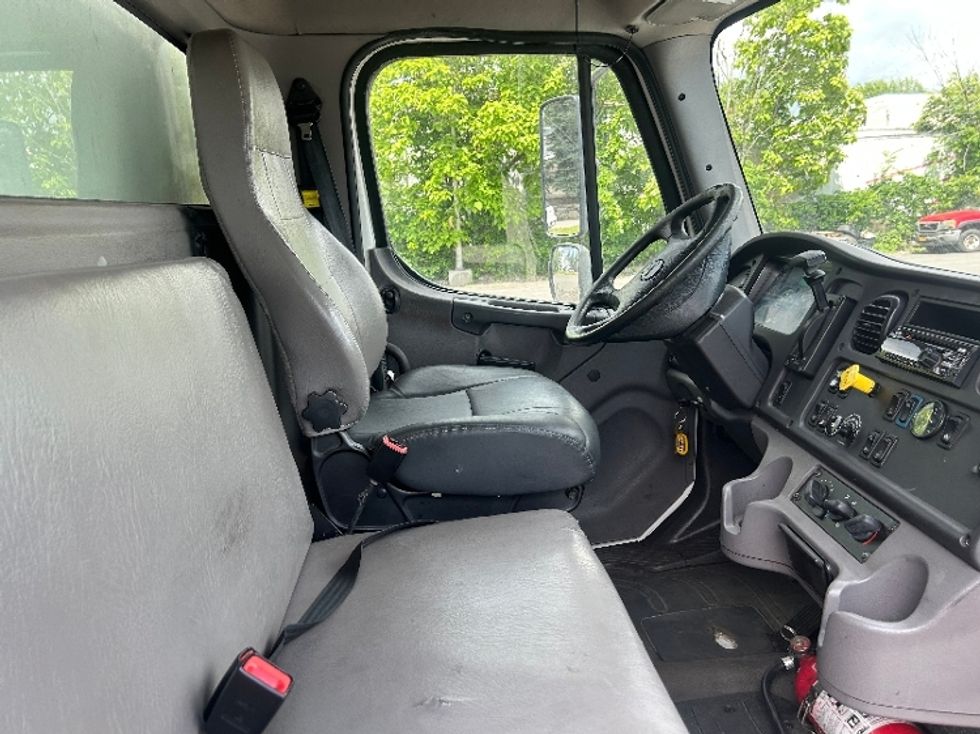 Medium Duty Box Truck-Light and Medium Duty Trucks-Freightliner-2019-M2-Elmsford-NY-266,250\n\t\tmiles-$ 27,500 - Image 20