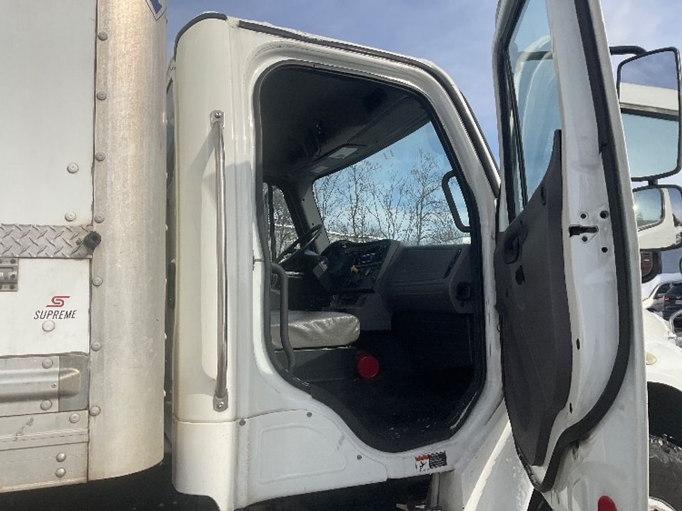 Medium Duty Box Truck-Light and Medium Duty Trucks-Freightliner-2019-M2-Elmsford-NY-266,250\n\t\tmiles-$ 30,500 - Image 19