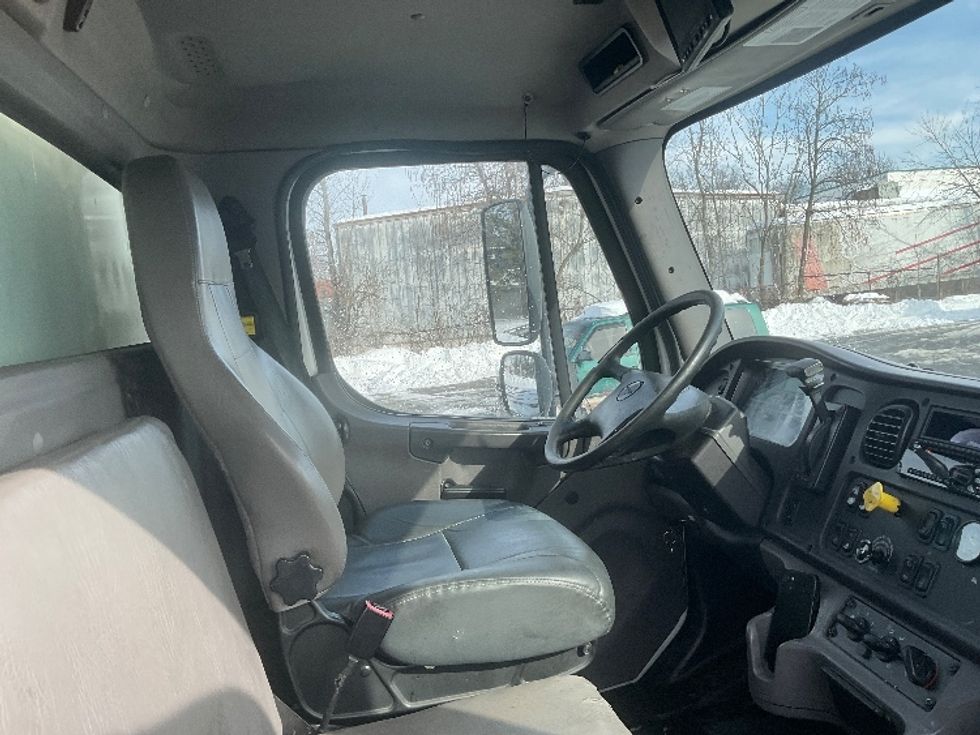Medium Duty Box Truck-Light and Medium Duty Trucks-Freightliner-2019-M2-Elmsford-NY-266,250\n\t\tmiles-$ 30,500 - Image 21