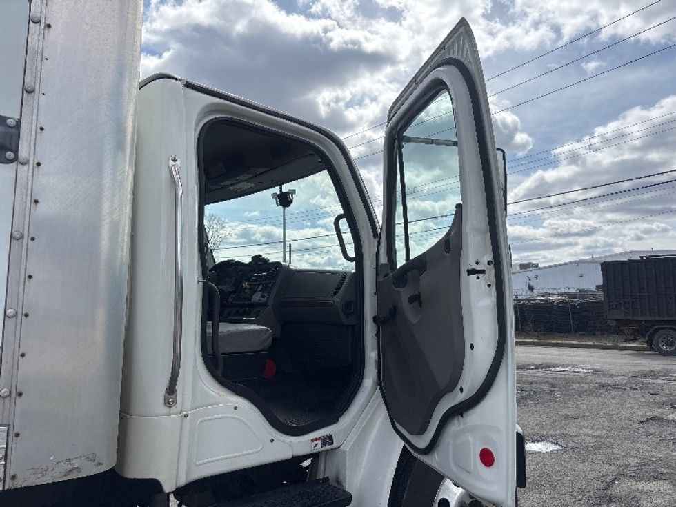 Medium Duty Box Truck-Light and Medium Duty Trucks-Freightliner-2019-M2-Elmsford-NY-314,942\n\t\tmiles-$ 29,750 - Image 19