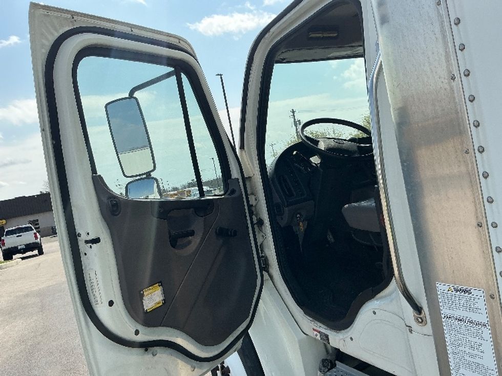 Medium Duty Box Truck-Light and Medium Duty Trucks-Freightliner-2019-M2-Erlanger-KY-38,138\n\t\tmiles-$ 59,000 - Image 15