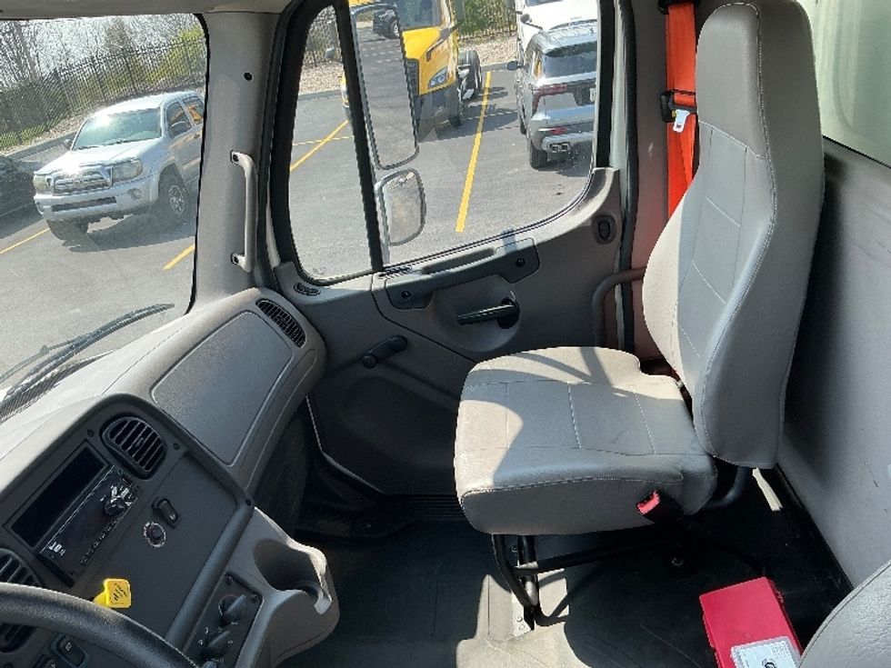 Medium Duty Box Truck-Light and Medium Duty Trucks-Freightliner-2019-M2-Erlanger-KY-38,138\n\t\tmiles-$ 59,000 - Image 18